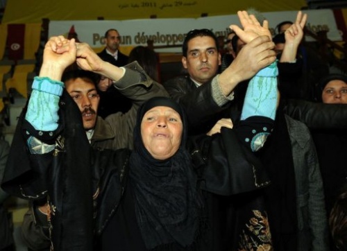 Mannoubia Bouazizi, la mère de Mohamed Bouazizi qui s'est immolé par le feu, manifeste le 29 janvie