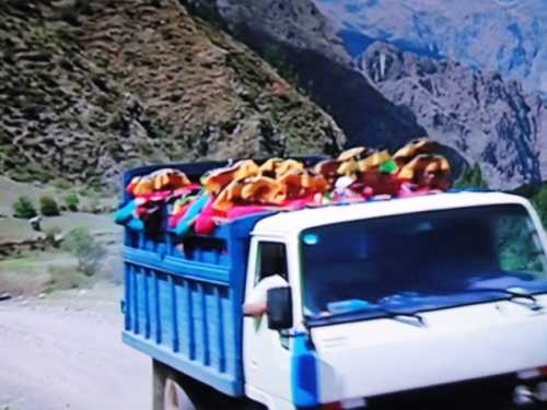 entassées dans un camion
