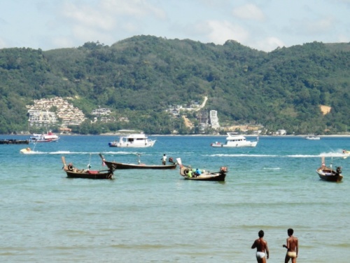 Baie de Patang et baigneurs locaux