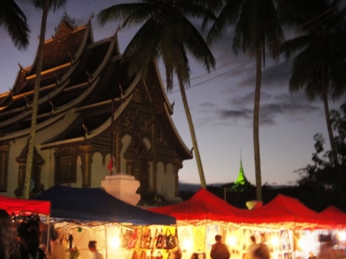 L'immense marché de nuit