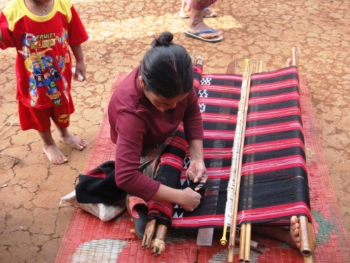 Tissage sur le plateau de Boloven (Sud Laos)