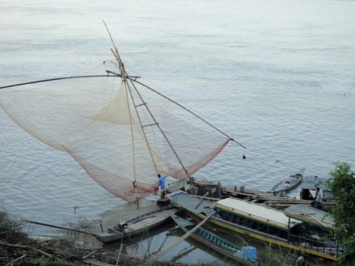 Pêcheur au filet au Cambodge