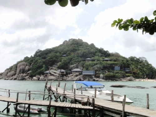 ll faut grimper 165 marches hautes pour arriver  au drenier toit bleu à gauche (et  les redescendre 