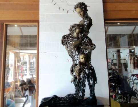 Une autre sculpture métallique