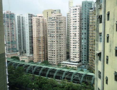Des tours à donner le tournis et le train circule dans sa cage