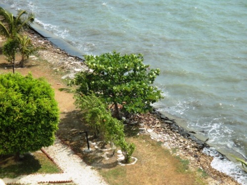 La mer ronge la cour de l'hôtel !l