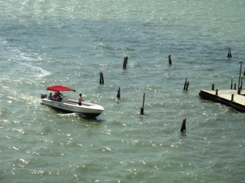 l'arrivée de plaisanciers d'une île quel que part!