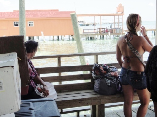 En attendant le taxi boat