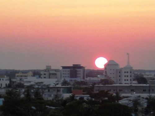 Le soleil se couche sur Belize City