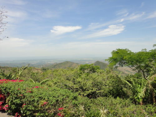 Sur les hauteurs de Miramar. C'est la mer tout au  fond!
