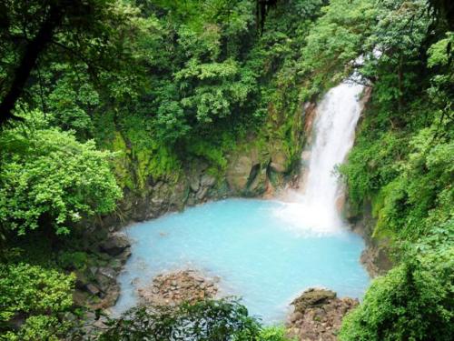 On m'attend dans la voiture