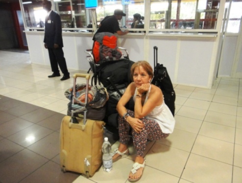 Surveillance des bagages pendant la récupération de carte sim et fric dt taxi