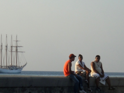 Le soir tombe sur la Havane