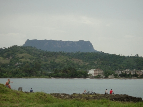 Le Yunque au fond à Caracoa