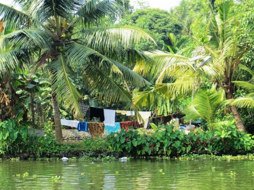 Sur le bord de la rivière lalalala lalalala !