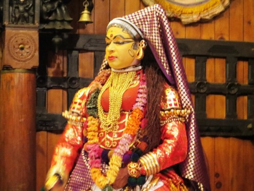 Costume féminin éblouissant!