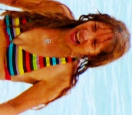 Ravie, par vos com !