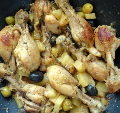 Carry de poulet aux pommes de terre et olives