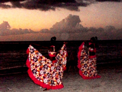 Le soir tombe sur la plage de Flic en Flac