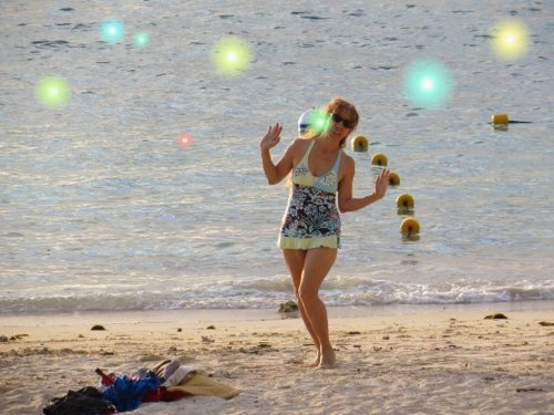 Mer à 24° et vent,  brrr ! Encore un peu farîche pour moi. Le pied... 28 °, bientôt ;)