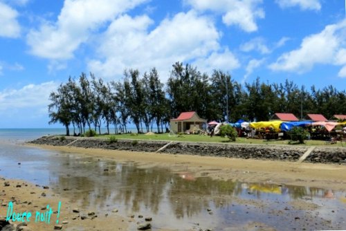 Petites échoppes à côté du marché de Port Mathurin (la capitale de Rodrigues)