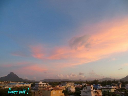 La nuit tombe sur la ville