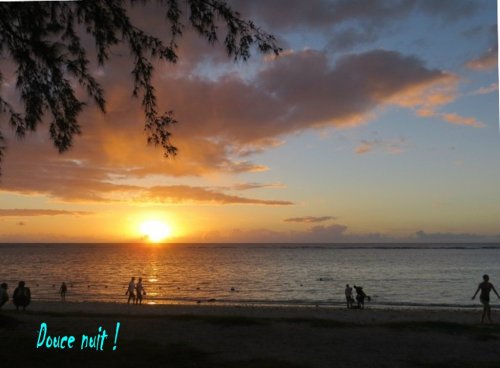 La plage de Flic en Flac à la tombée de la nuit !