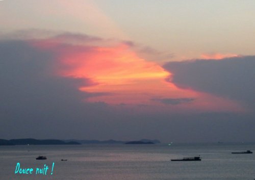 La nuit est tombée sur Pattaya (Thaïlande)