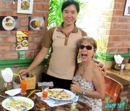 Ma copine Zu. Au rmenu riz frit crevettes et jus de papaye