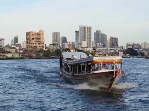 Bateau-bus sur la Chao Praya