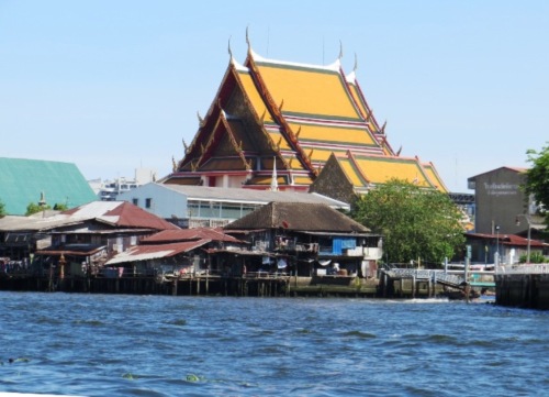 De nombreux temples le long du trajet...