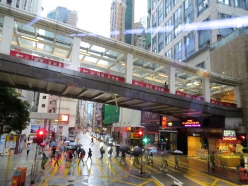 Il pleut, il peut bergèèère...dans le bus en roulant