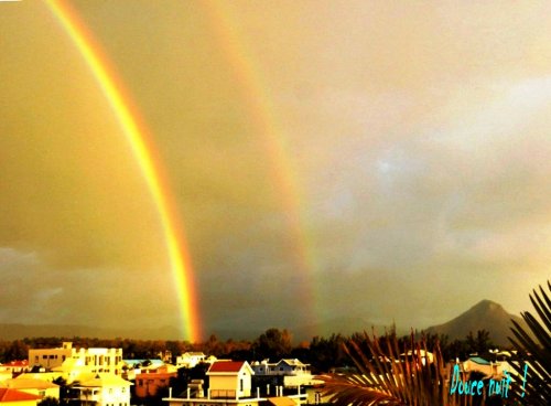Double arcs-en-ciel et crépuscule incroyable!