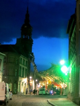 Une rue de Mons en Belgique !
