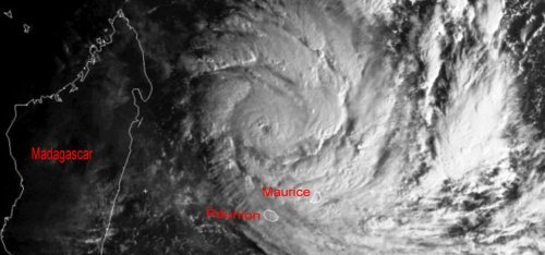 Le cyclone tropical très intense Bansi dans la zone OI