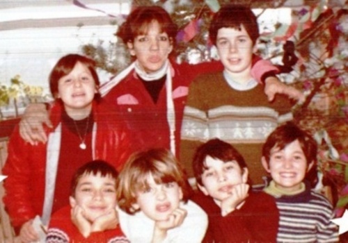 Noël 1981 en Ardèche; 41 ans, plus bronzée que mes élèves et faisant le clown!